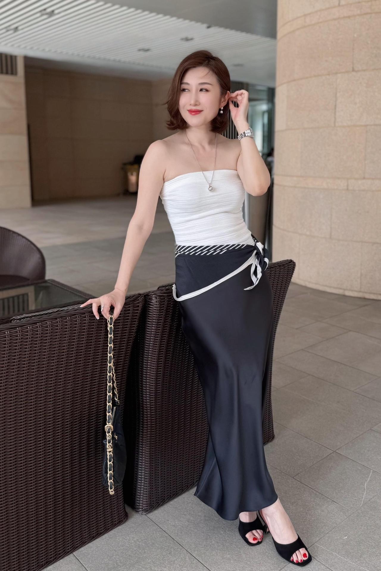 优雅穿搭指南：黑白配，时尚出街