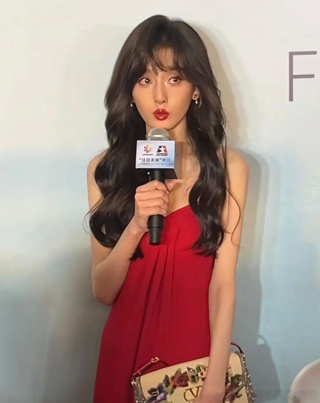 宋祖儿线下。。。蛮吓人就。。。