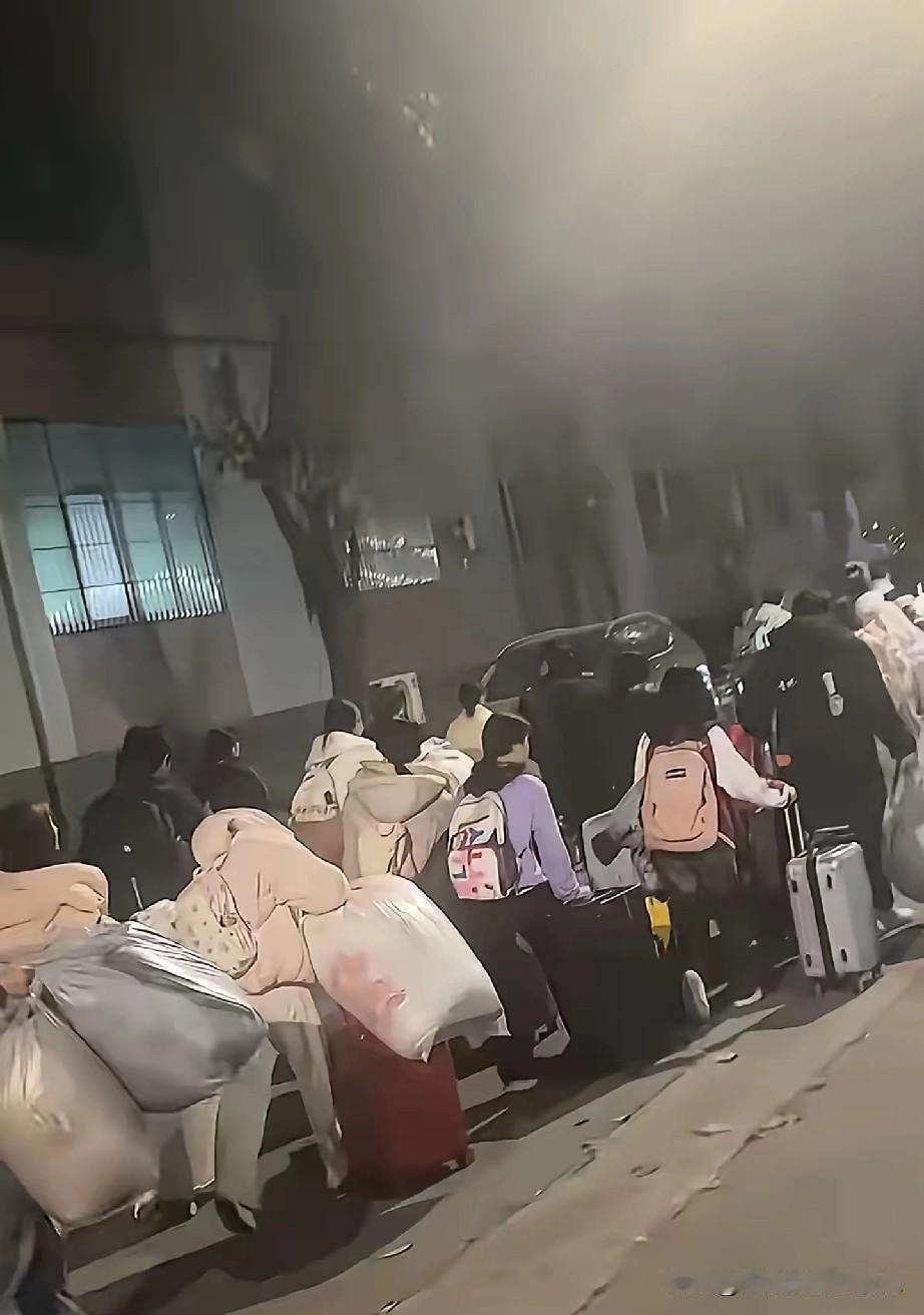 这不公平，这不残忍吗？把她们派到各地去工作，低价劳务中介公司把这些年仅十九二十岁