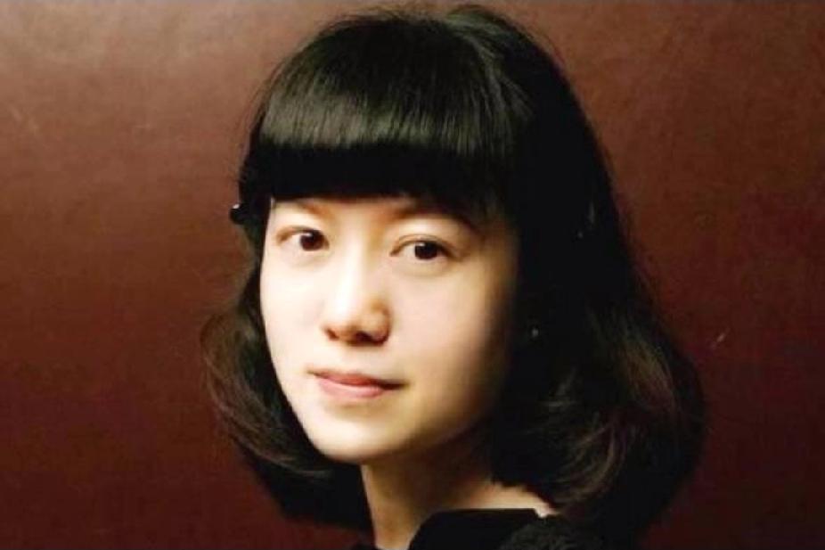 不查不知道,一查吓一跳!原来翁帆是这么优秀!清华大学建筑历史系博士。她的本科