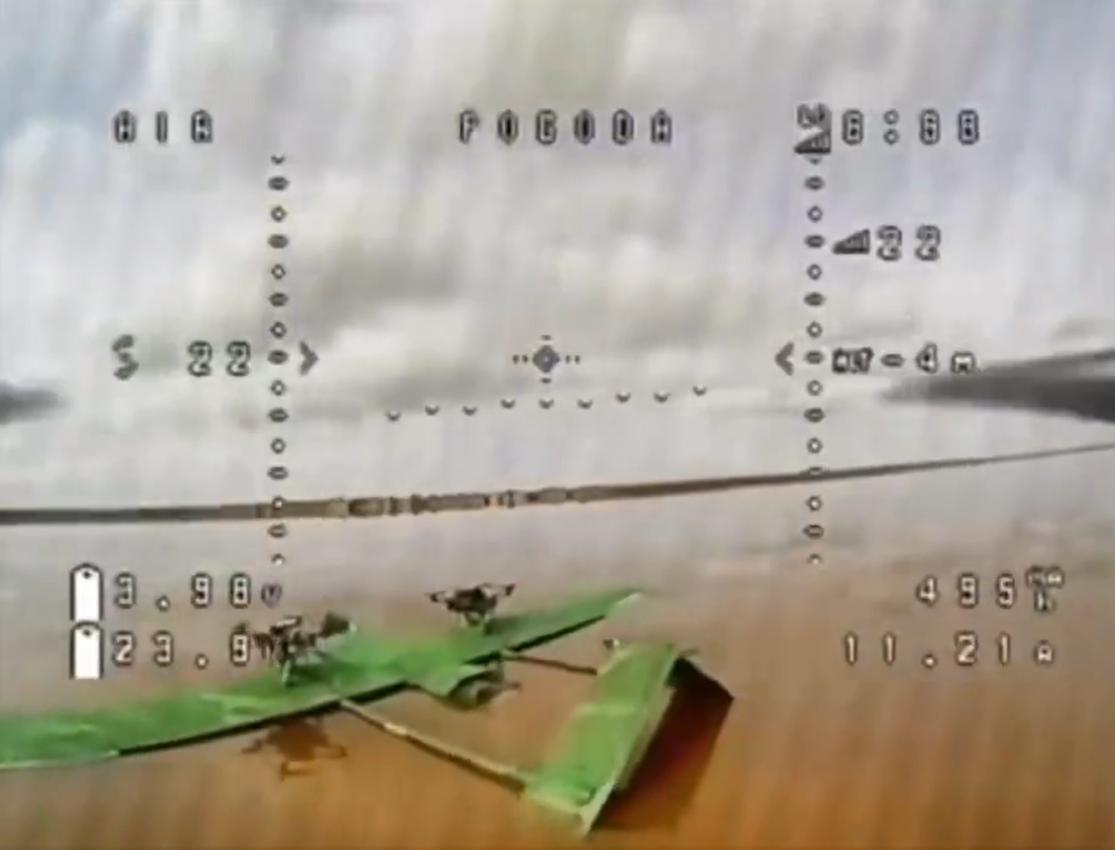 一架被击落的乌克兰FP-1/2型无人机母舰上装有星链天线，并搭载了两架FPV无人