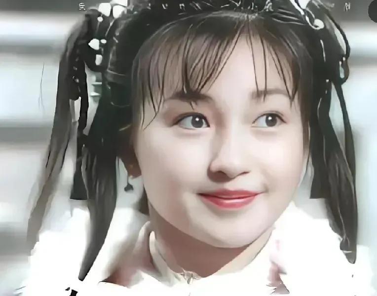 李绮红年轻的时候真俊俏啊！长的像小公主一样漂亮！老了之后真的不敢认啦！脸上明星斑