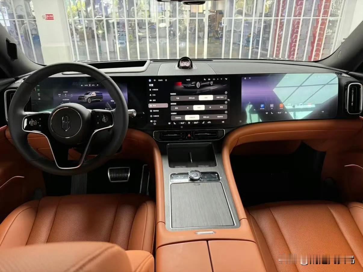 全球公认智能驾驶系统前三名：1，华为乾崑ADS4.02，特斯拉FSD