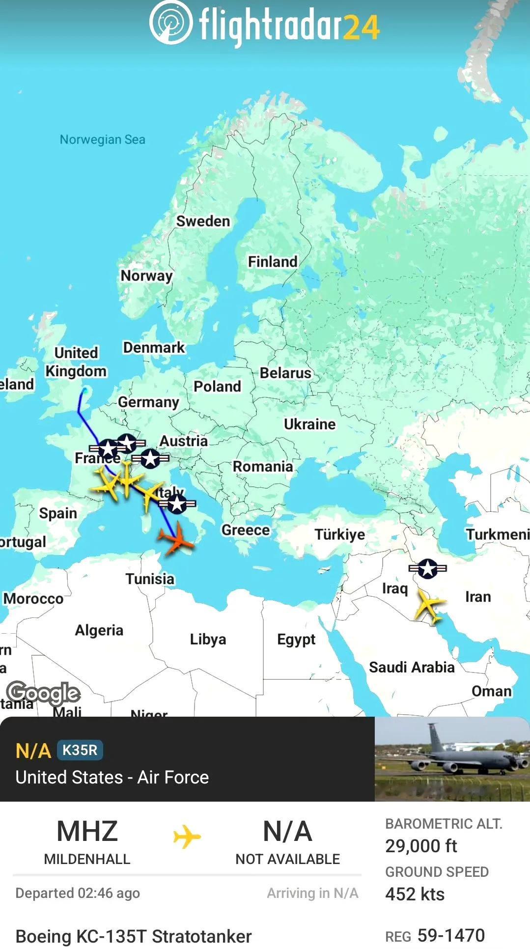 美国向中东地区增派了12架F-15E战斗机。在4架​​KC-135T加油机的支