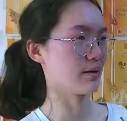敲定了！高考699分的韩雅平，清北招生组在她家蹲了好几天，结果这姑娘放着军校的铁