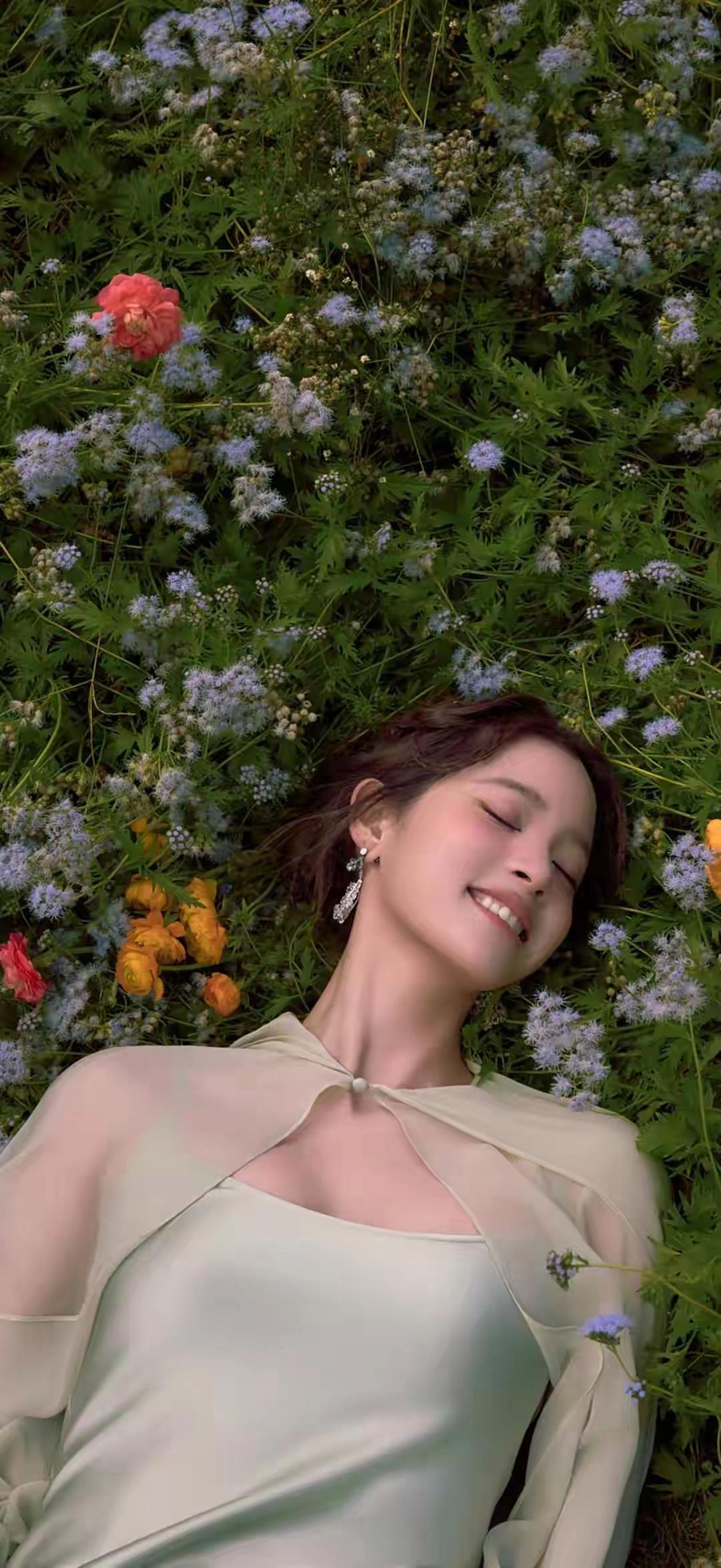 欧阳娜娜“做自己”了，她的“不自己”才是顶级生存