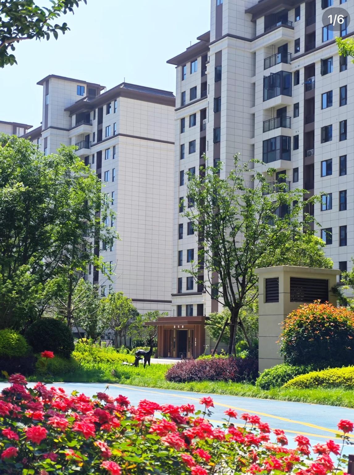 房价下跌把人都逼疯了，更可怕的现象出现了。竟然有人白送房子，只要你帮他接手还贷