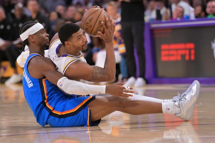 斯玛特给阿门上课：得分手遍地，但防守能让你永远留在场上看NBA上咪咕视频，火箭