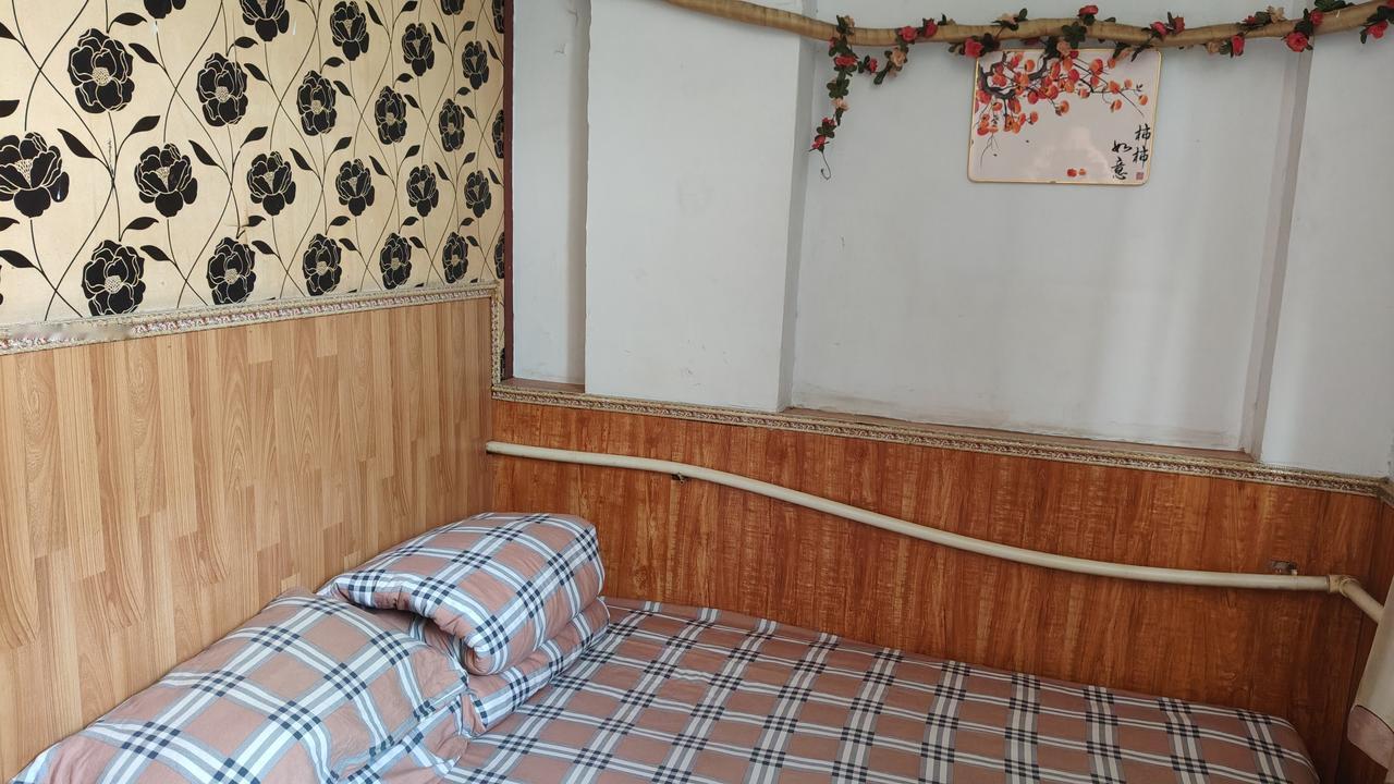 避雷张店区公园街道步行街南段杨国福麻辣烫斜对面的祥喆旅馆！我在美团上选了这家，到