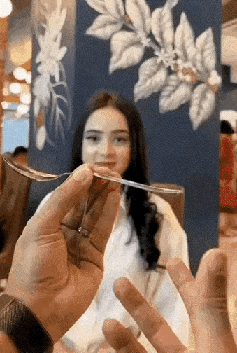 女人千千万，只要有一个自己喜欢的就够了，多了不一定是个好事情。人的一生生命是有