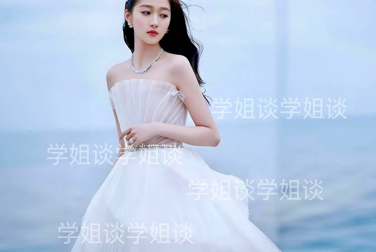 如果我是关晓彤，就算把1000万甩我脸上，我都不会跟鹿晗分手。不是因为我