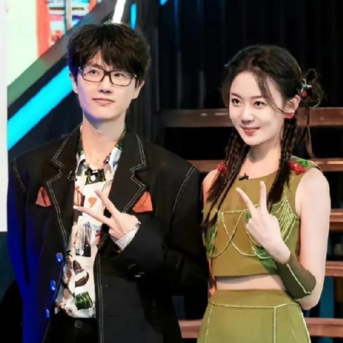 40岁的许嵩和26岁的冯禧领证，给所有女孩提了个醒，你可以找长相普通的男人，