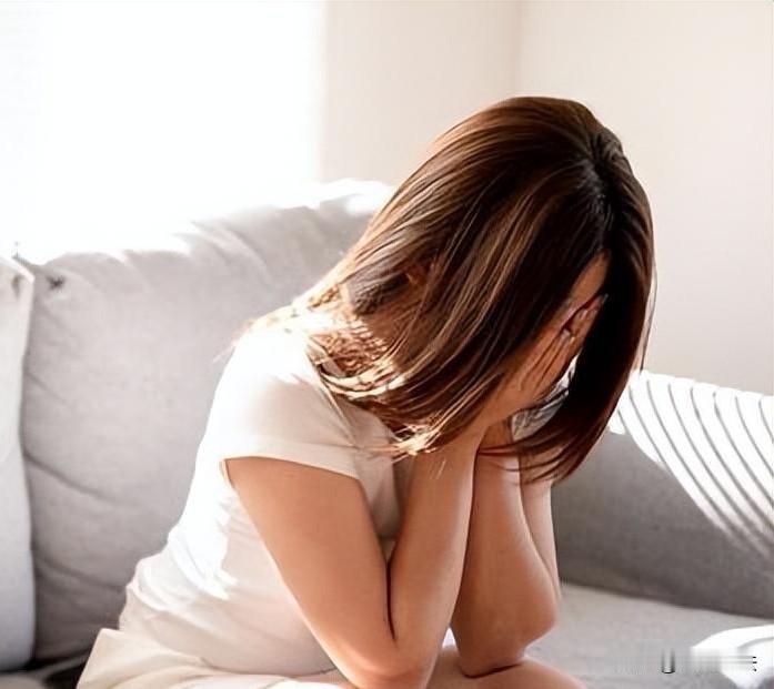 陕西西安，一37岁男子从征婚网上认识一女子，男子来到女子家里，谎称自己是物业经理