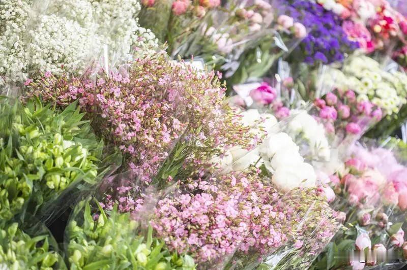 一些残忍的社会真相1、办公室，没有朋友。2、和邻居没必要成为朋友。3、亲戚