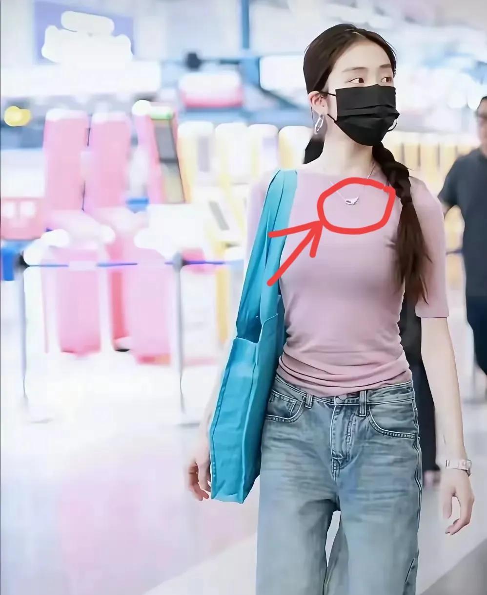 黄多多回国了！这明显是经过黄杨钿甜的事情，吸取教训了！就看孙莉亲自去接多多，她