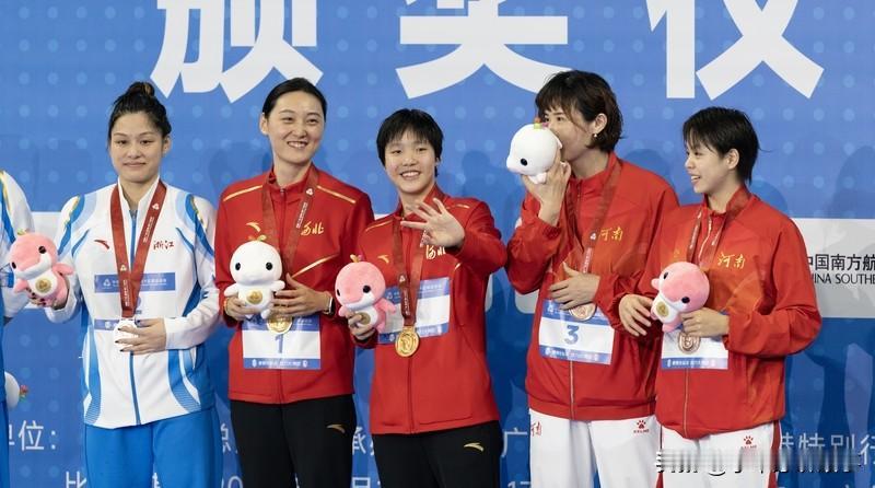 震惊！13岁泳坛新星破亚洲纪录！全运会上，河北13岁小将于子迪以2分07秒4