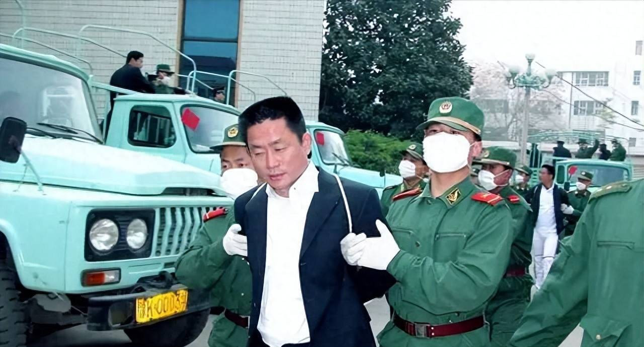 在上世纪90年代，宋留根所领导的黑恶势力在中原地区横行霸道，势力之大，犯罪之多，