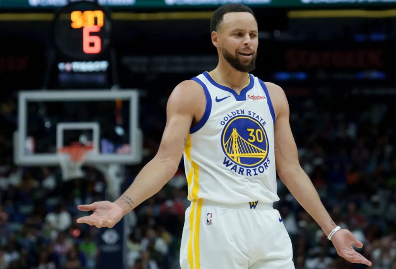 连库里都开始沮丧了！连续输球会加速勇士进行交易！以前只要库里爆发勇士大概率就