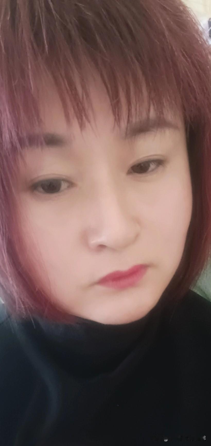 公园里两个鸳鸯在吵吵。他说：“到底想怎样？”她说：“你想怎样就怎样？”他说