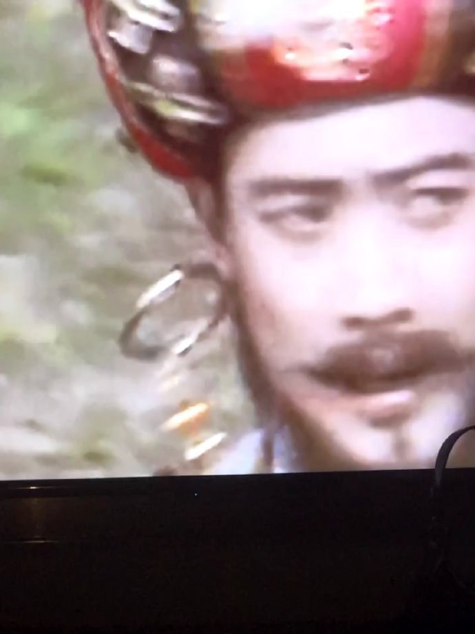 震惊了，才发现《西游记》朱紫国国王原来戴的不是耳环啊