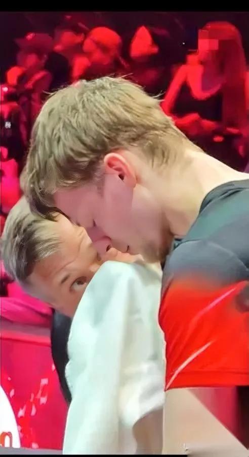 王楚钦今晚的球，狠得让人起鸡皮疙瘩不是球速有多炸，是让对手拼到窒息还赢不了—