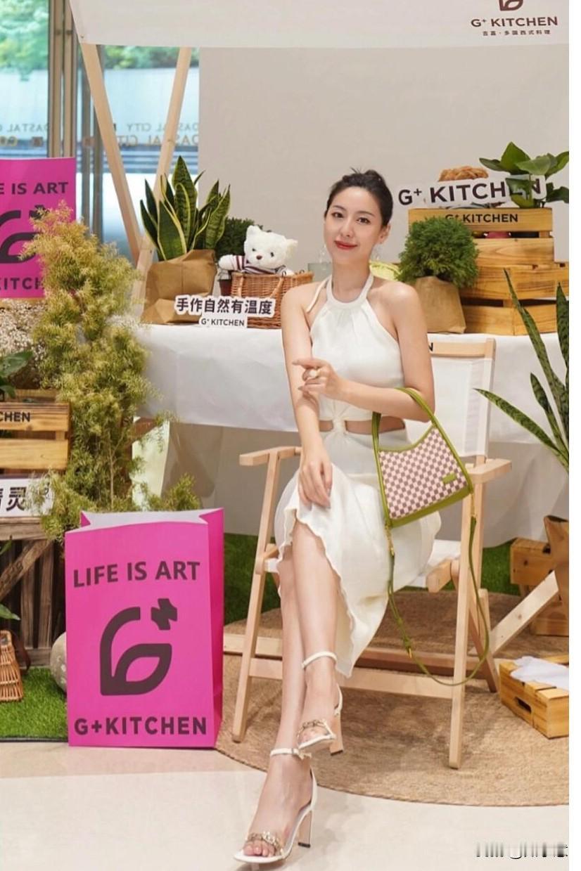 美味披萨、香烤牛排、色彩缤纷沙拉，尽享西餐盛宴！🍕🥩🥗