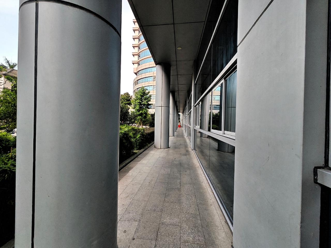 一段特别清醒的话：人没成事之前，解释最廉价。越来越清醒地看懂一个人间真相：世人从