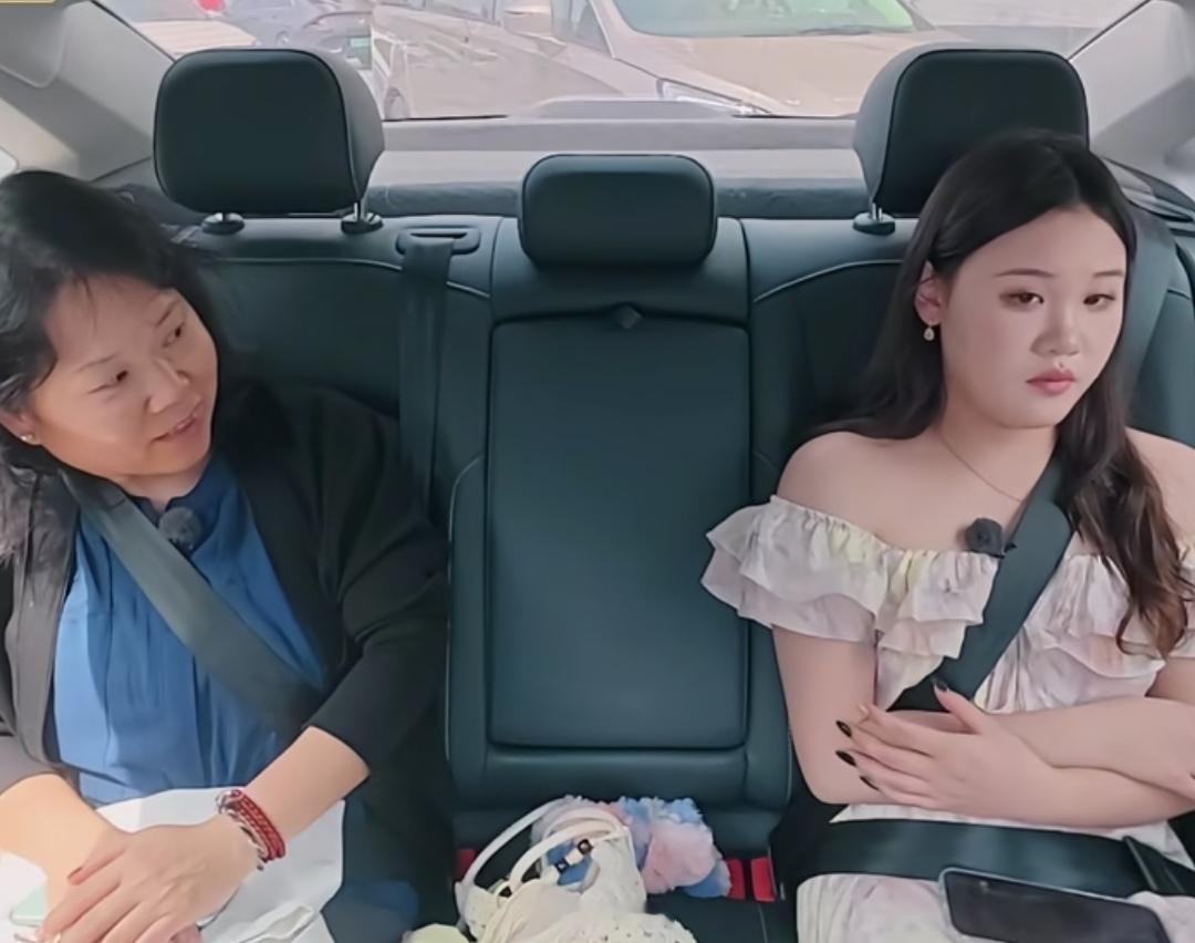 张家齐和妈妈关系用“不熟”形容，是妈妈不合格，还是女儿太记仇？《我家那闺女2026》里，张家齐和妈妈