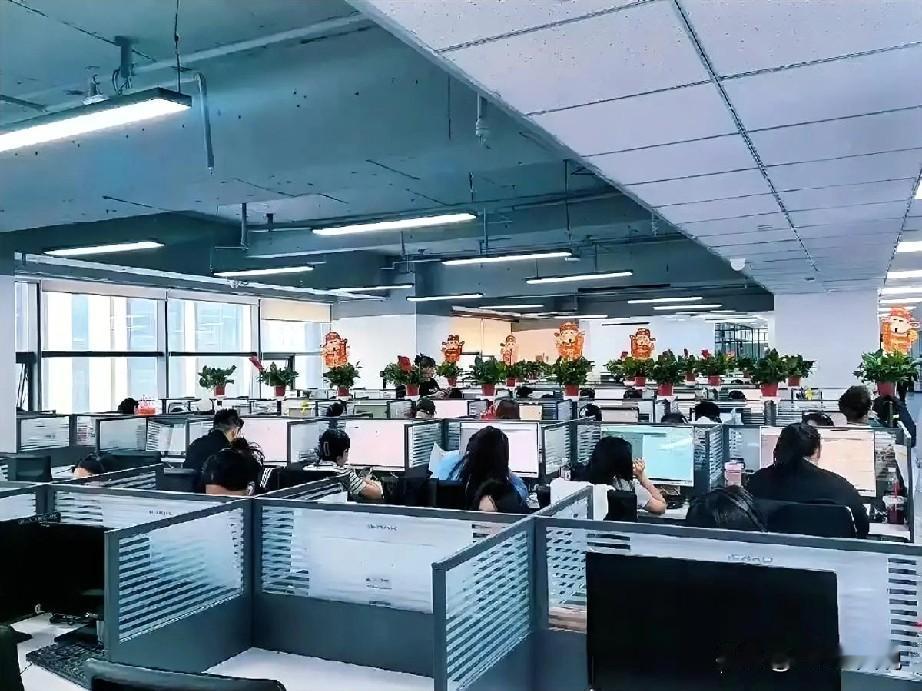 队友88年的龙，38岁，失业将近一年后，在自由职业（俗称打零工[捂脸哭]）小半年后