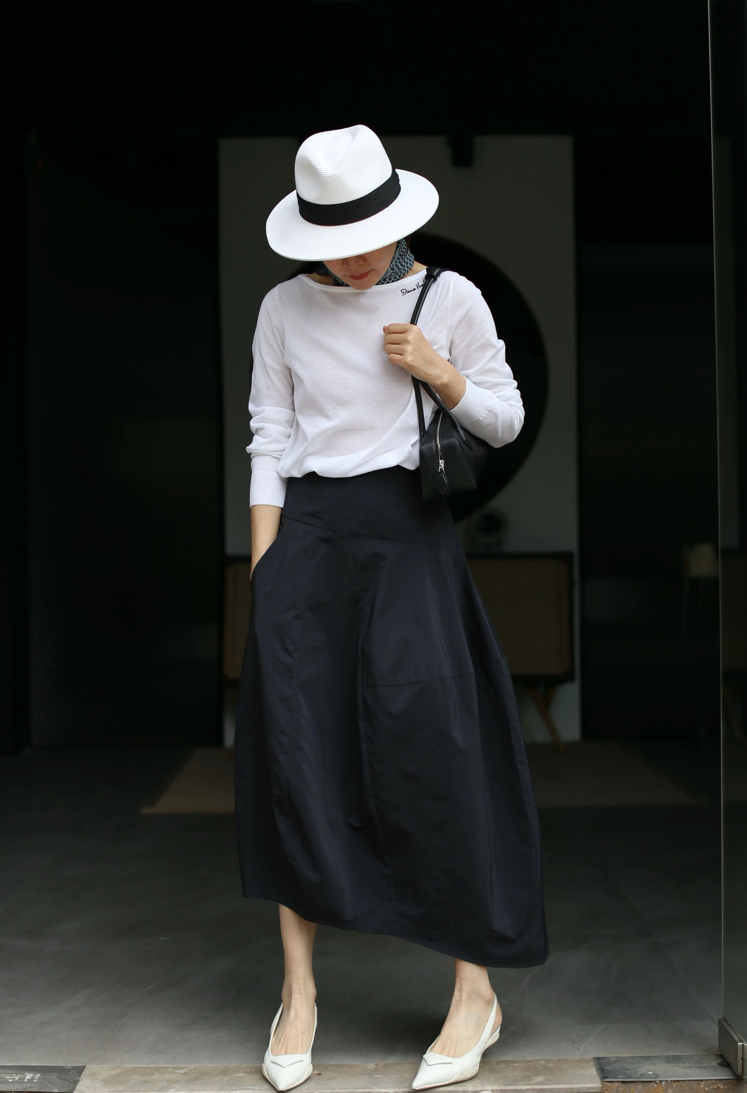 打死也要记住的8条人性潜规则，句句真实！1，向上别露穷，向下别露富。跟比自己厉害