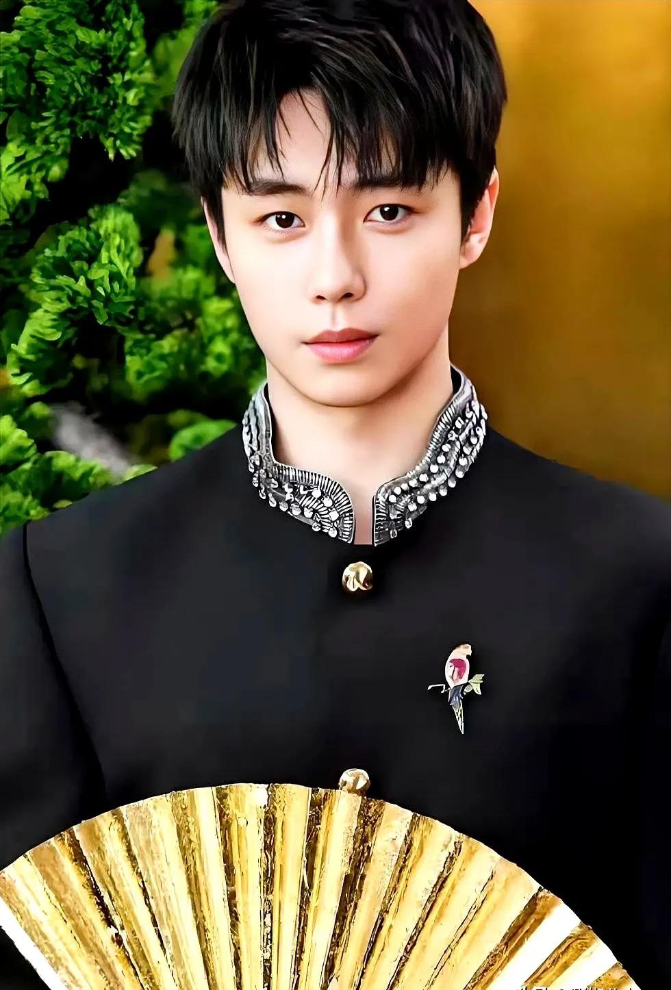 张嘉益都夸他，这小子真下功夫了。《主角》里，封潇潇替忆秦娥顶罪那场戏，没有撕心