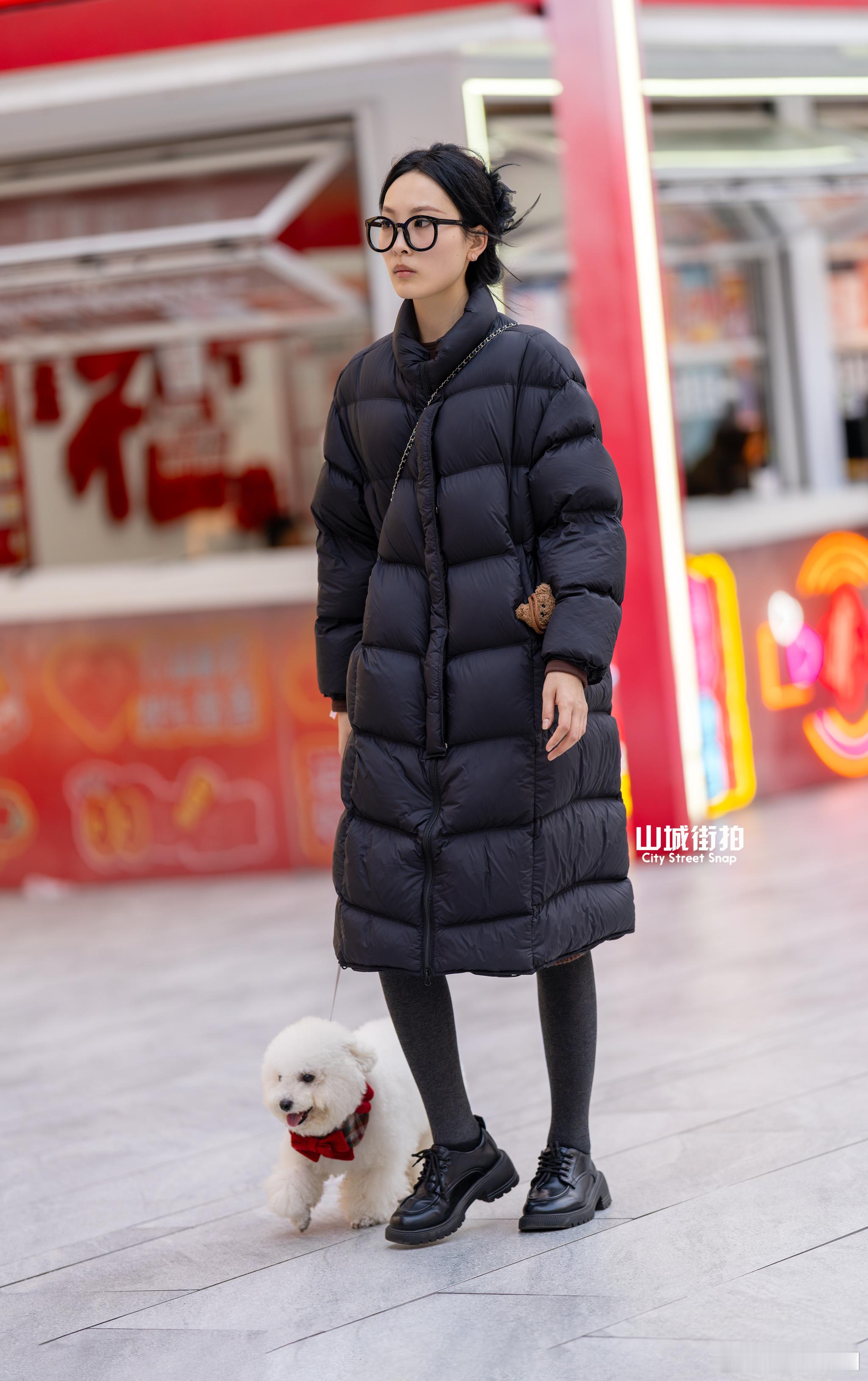 现在带宠物出街越来越多了~