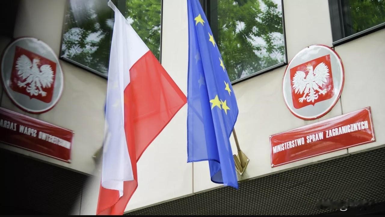 2月9日俄新社消息，慕尼黑安全会议主席沃尔夫冈·伊申格尔在接受德国《世界报》采访