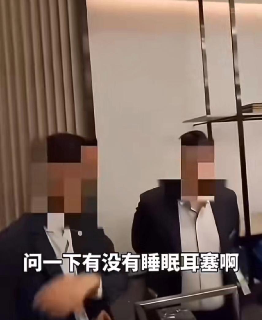 香港，网友发视频吐槽：香港某五星级酒店区别对待说中文跟说英文的客人！用中文询问