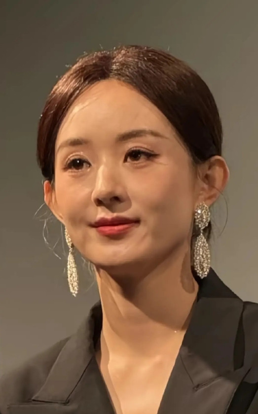 女明星产后衰老，钱都挡不住。这才是当妈最真实的代价。看看赵丽颖和吴倩，眼