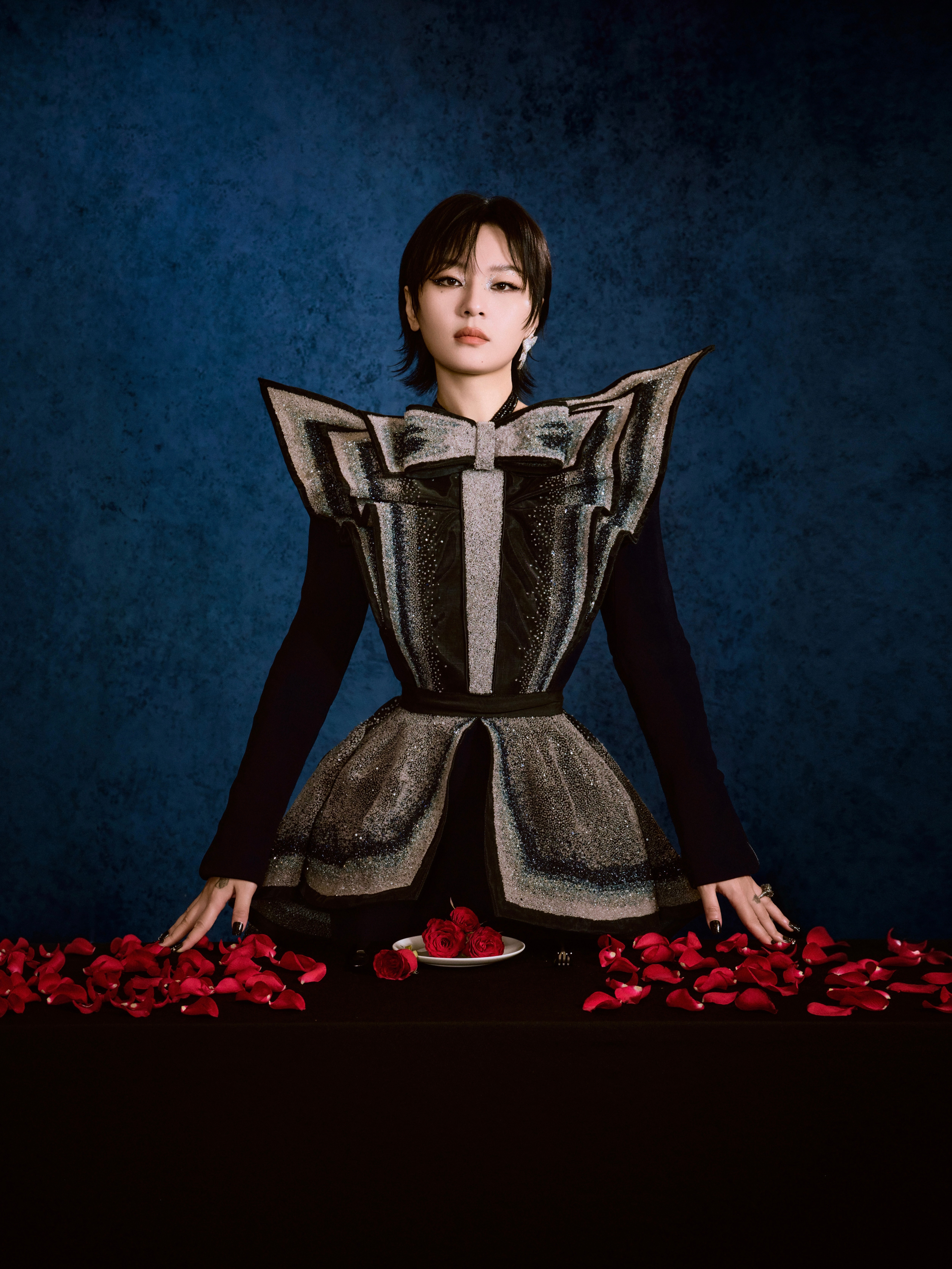 周笔畅｜陈辉阳作品演唱会K歌之王接连两天演出舞台带来两套老朋友JulienF