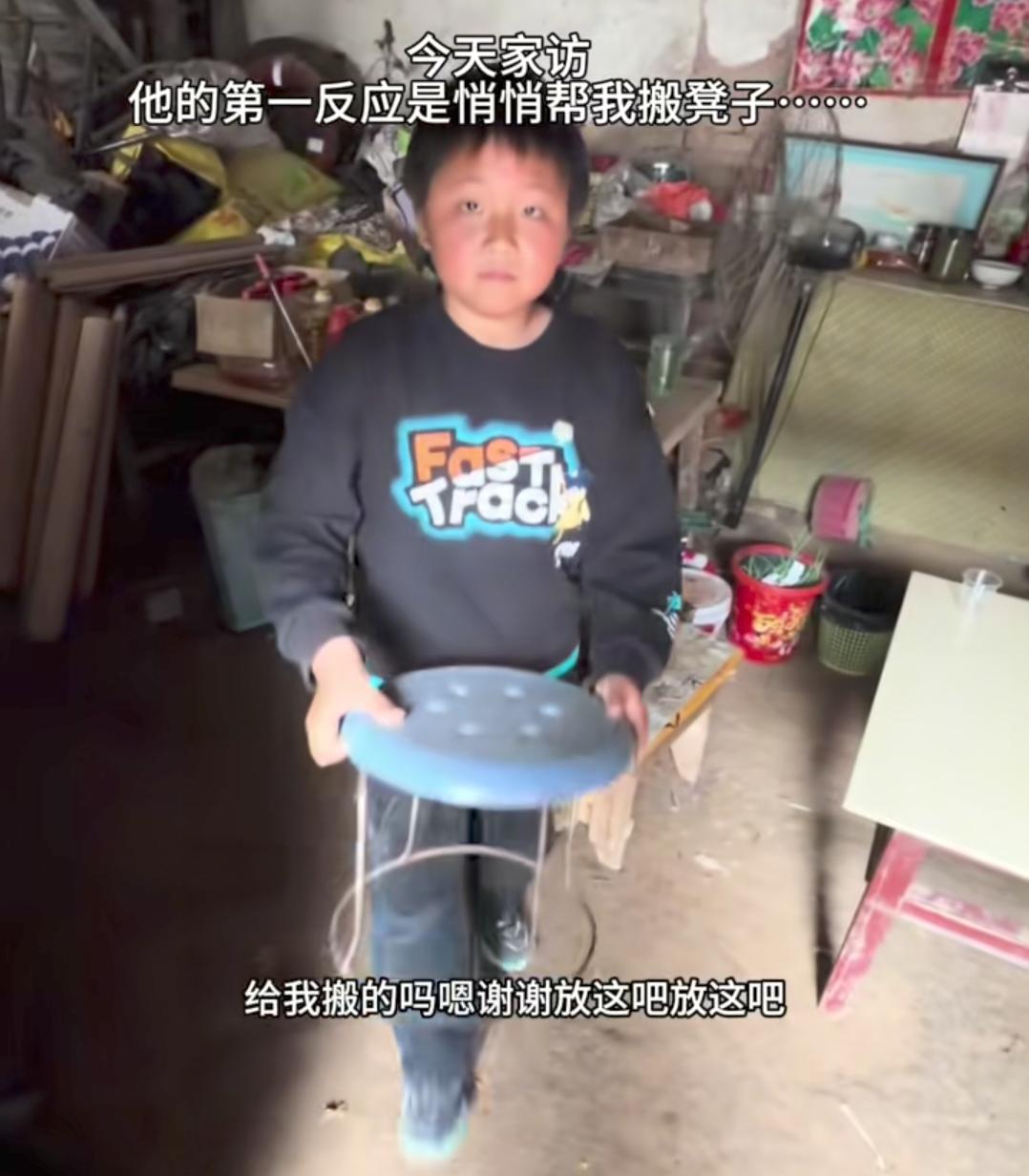 成绩真的不代表所有，成绩差就是坏孩子吗？成绩好也不一定都是好孩子。这个孩子上课