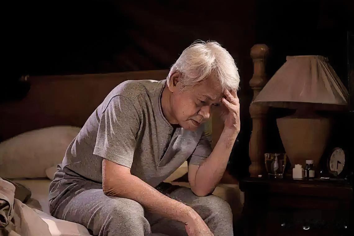 56岁后别硬凑七分饱！医生曝5个吃饭铁律，58岁大爷踩坑后才醒悟编辑：纱娜