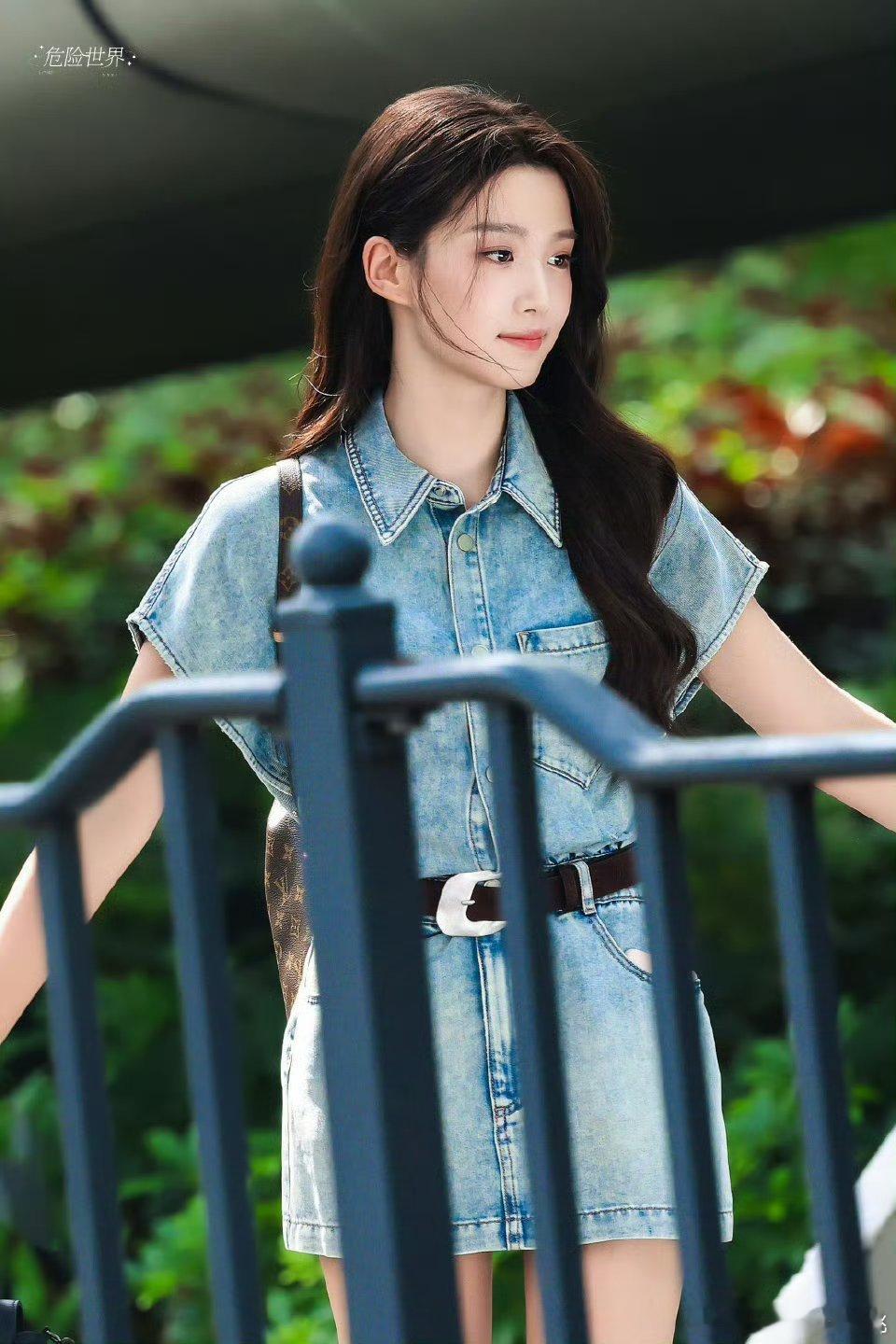 卢昱晓「折月亮」造型路透，瘦了造型也跟上了，韩系女主的温柔气质出来了🌸​​​