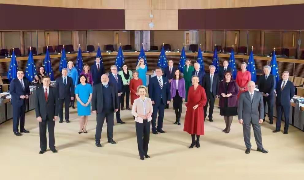 引发争议！据乌通社12月16号报道，欧盟和35个欧洲国家16日在荷兰海牙签署