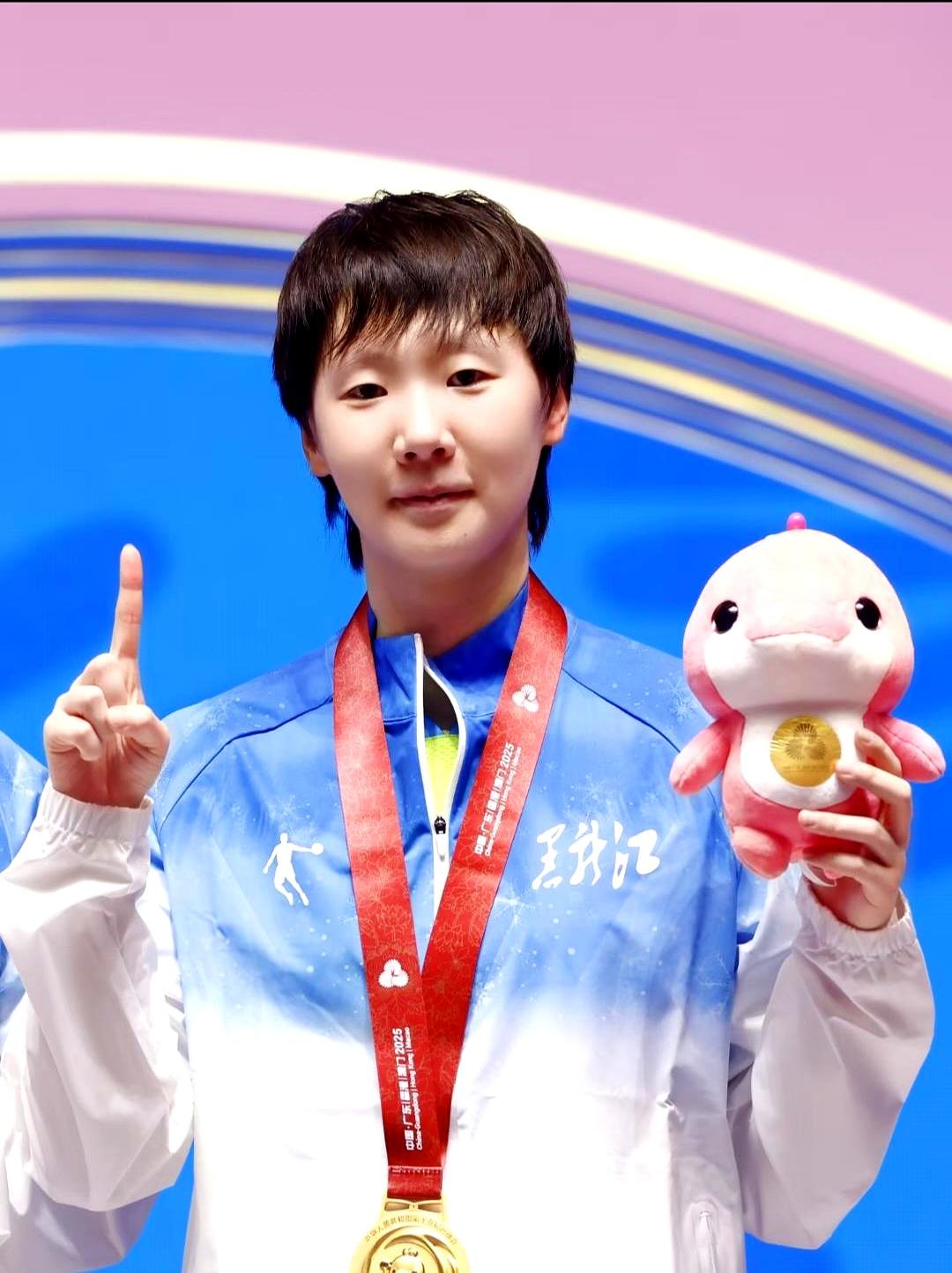 王曼昱这三笔冠军奖金花法，真的太圈粉了！第一笔：给哈尔滨爸妈买带电梯的房