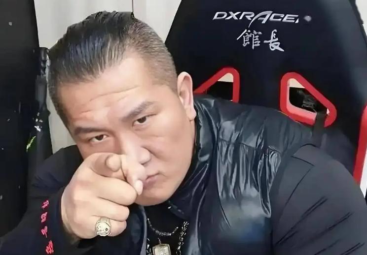 台湾网红“馆长”出事了！台湾有个网红叫陈之汉，大家都叫他“馆长”，在网上挺火的