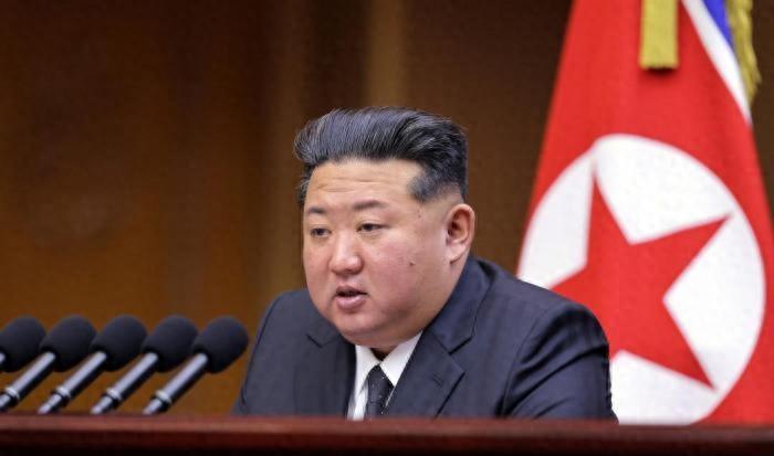 金正恩重磅表态：朝韩决不会合并！金正恩表示，朝鲜将在国家法律中明确规定，朝鲜和