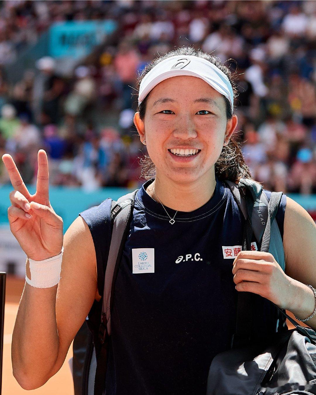 内岛萌夏首进1000赛8强WTA1000马德里站第四轮，内岛萌夏6-4、7-6