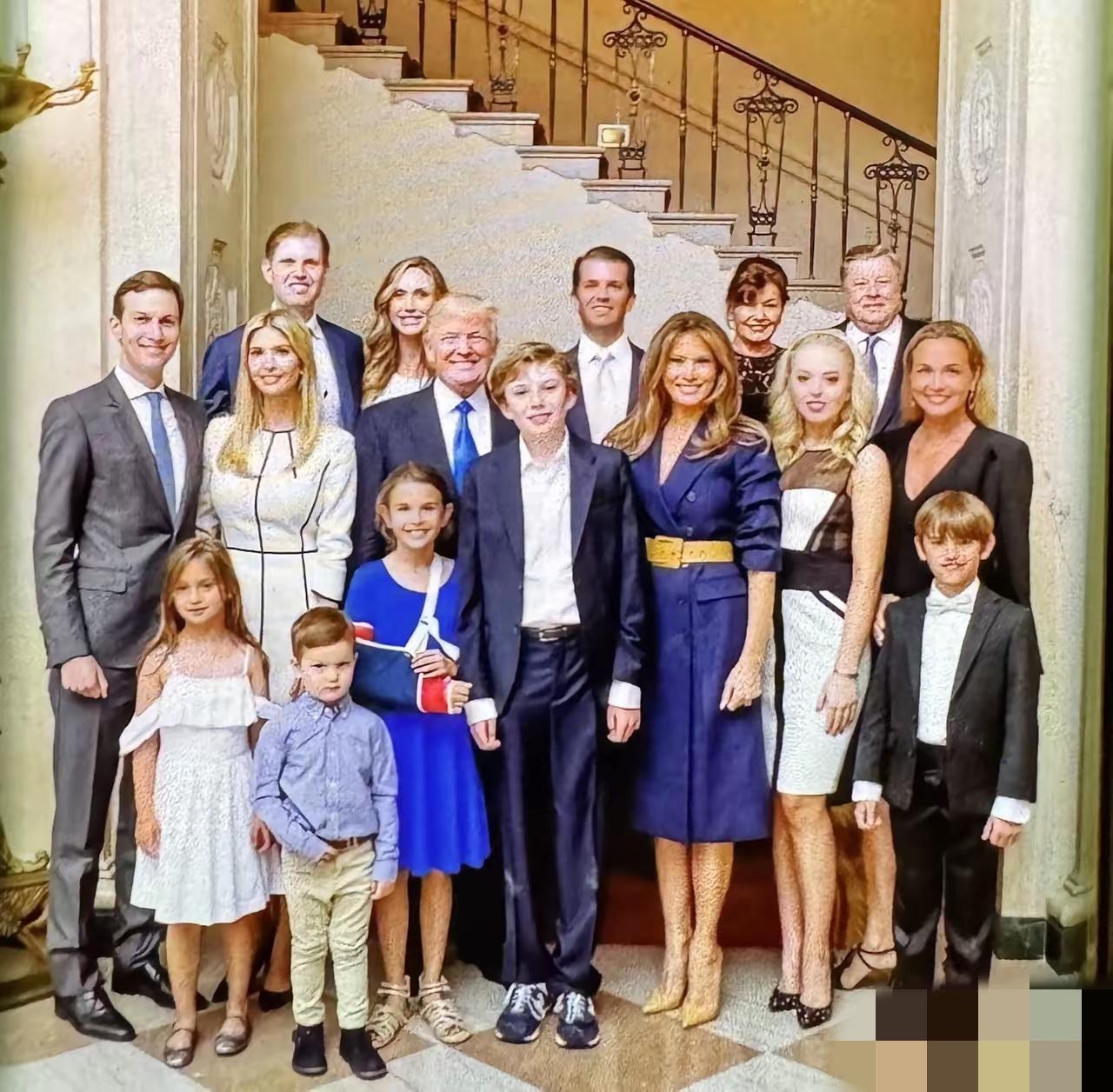 [点赞]特朗普膝下那么多的子嗣，个个郎才女貌，马上快80的他，如今坐着可能是他