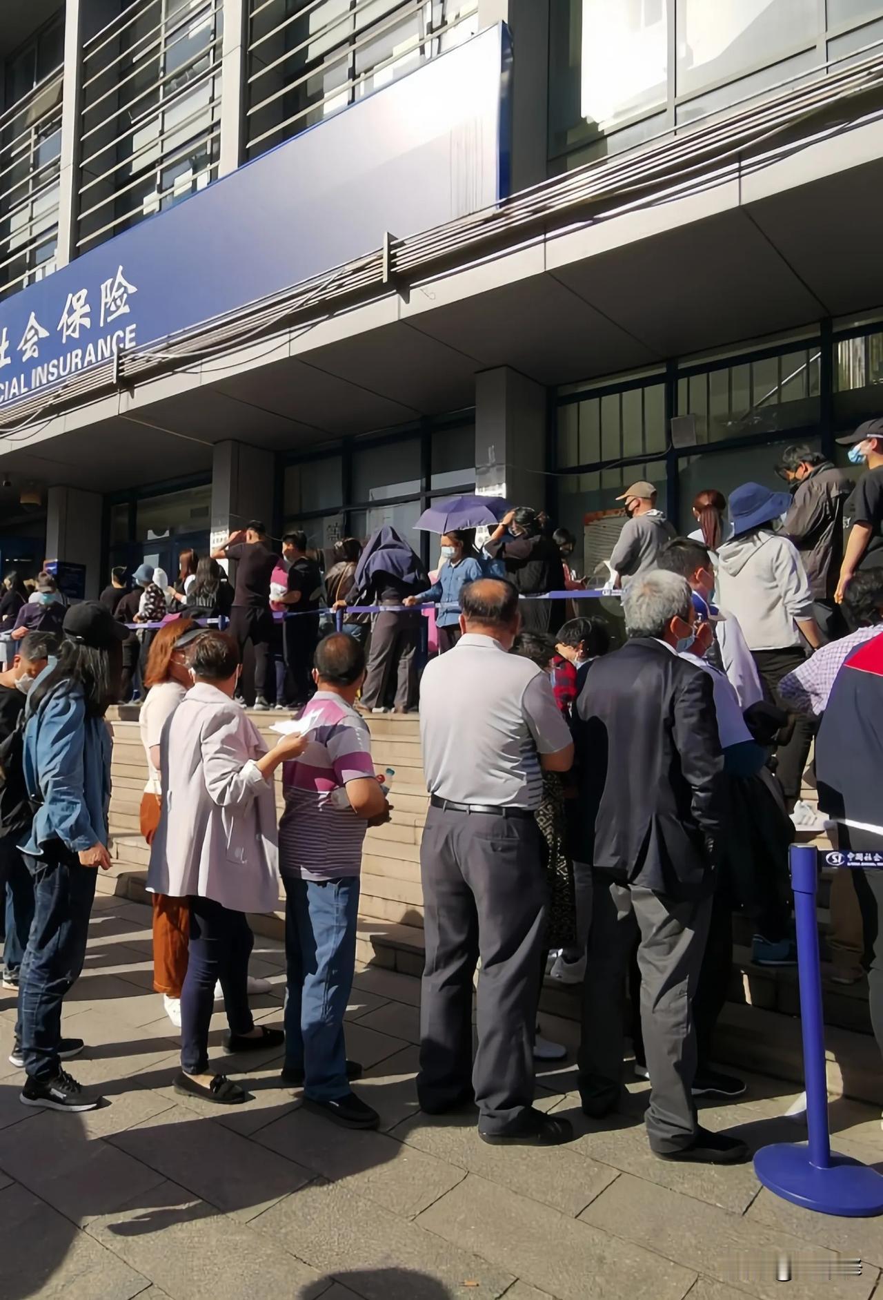 全员缴纳社保，很多人说是“普通打工者的福音”，看罢忍不住笑了！拿客观数据来分