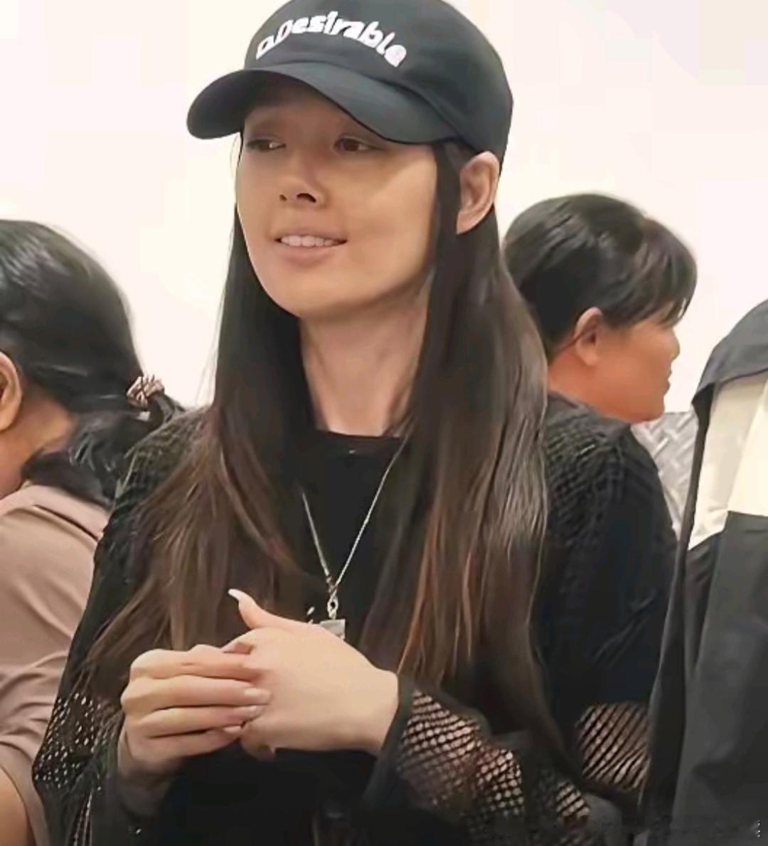 这是素颜的郭碧婷？怎么这样了？