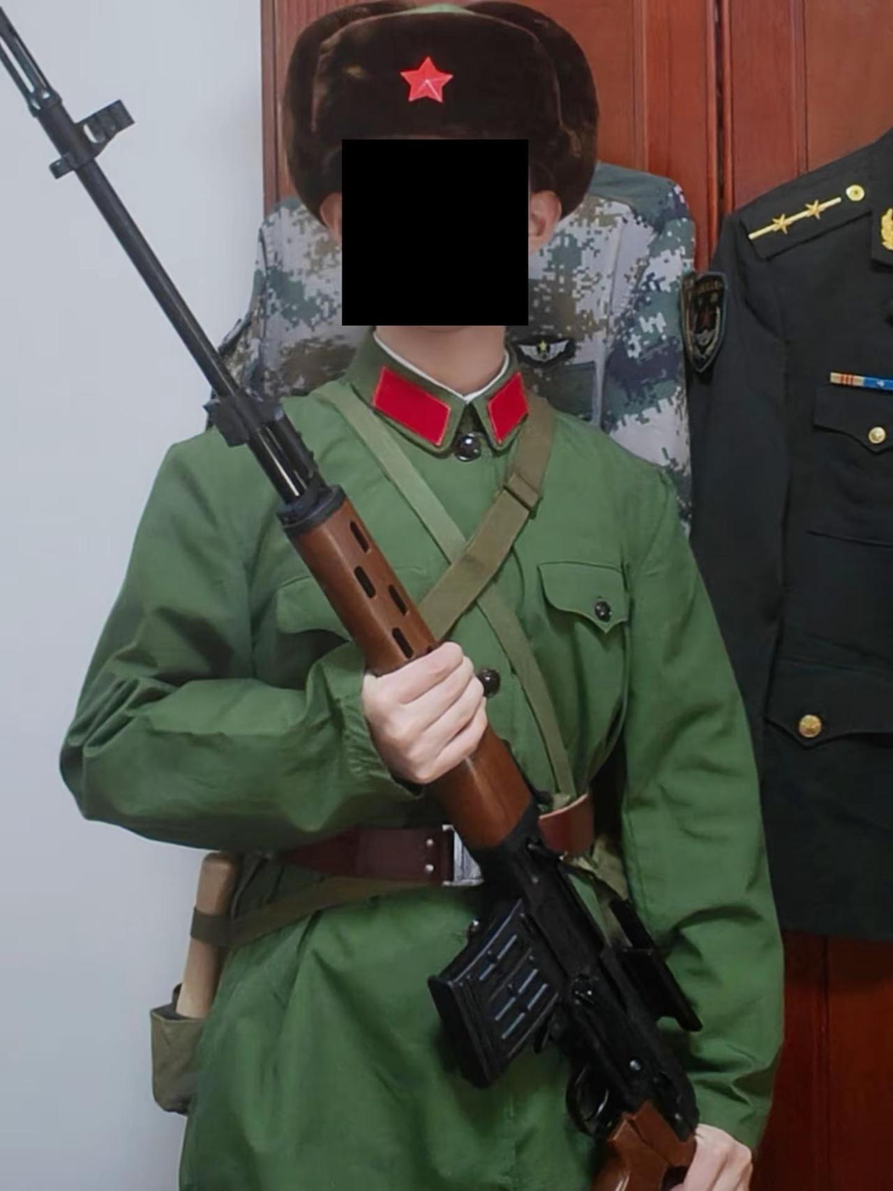 80年代初沈阳军区解放军造型(无棉大衣致歉PLA老学校非现役不可发射模型，