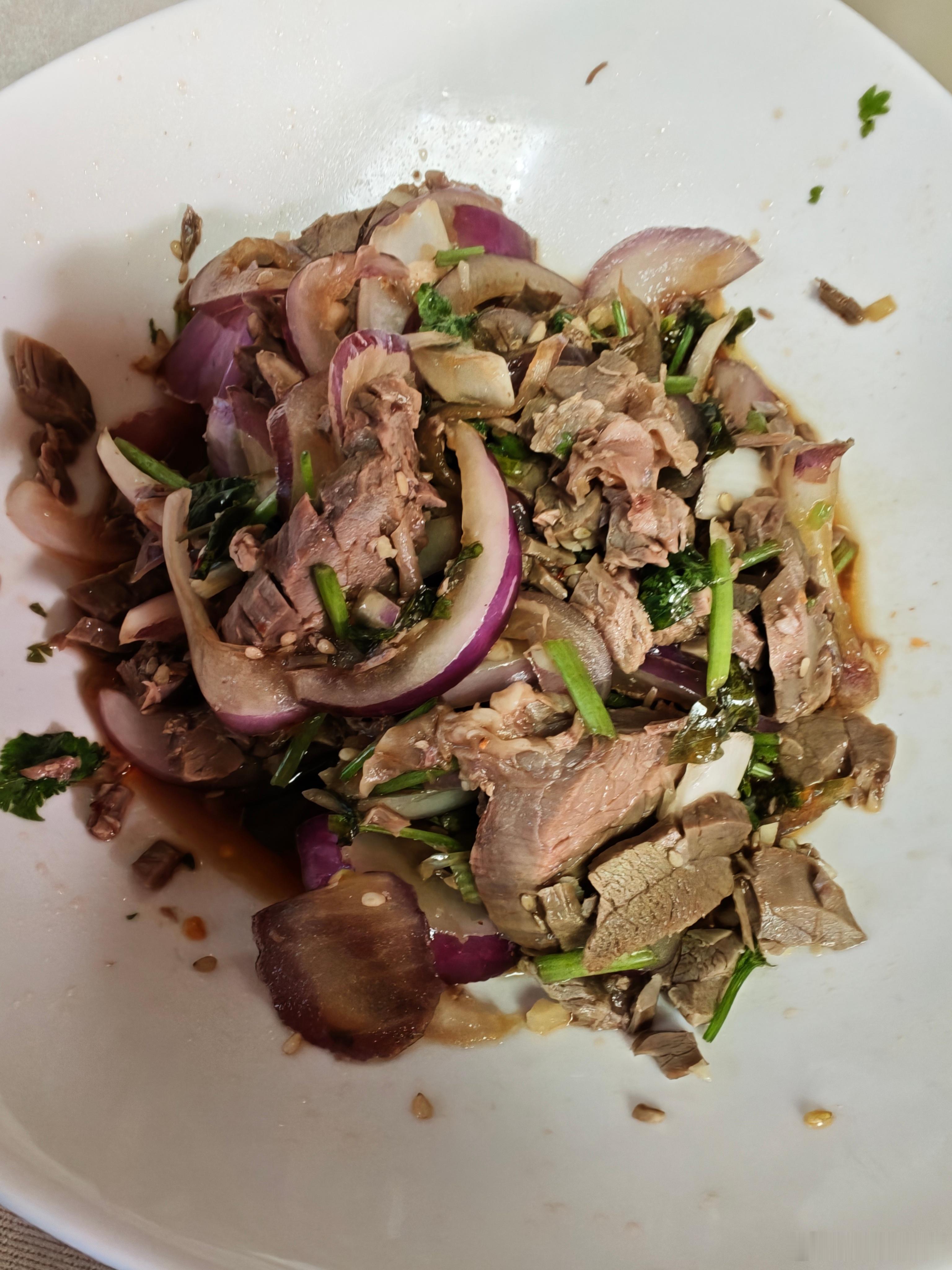 绘食小筑不可辜负的美食晚餐吃什么今晚吃什么？海鲜麻辣拌～清炒土豆丝～凉拌牛肉。