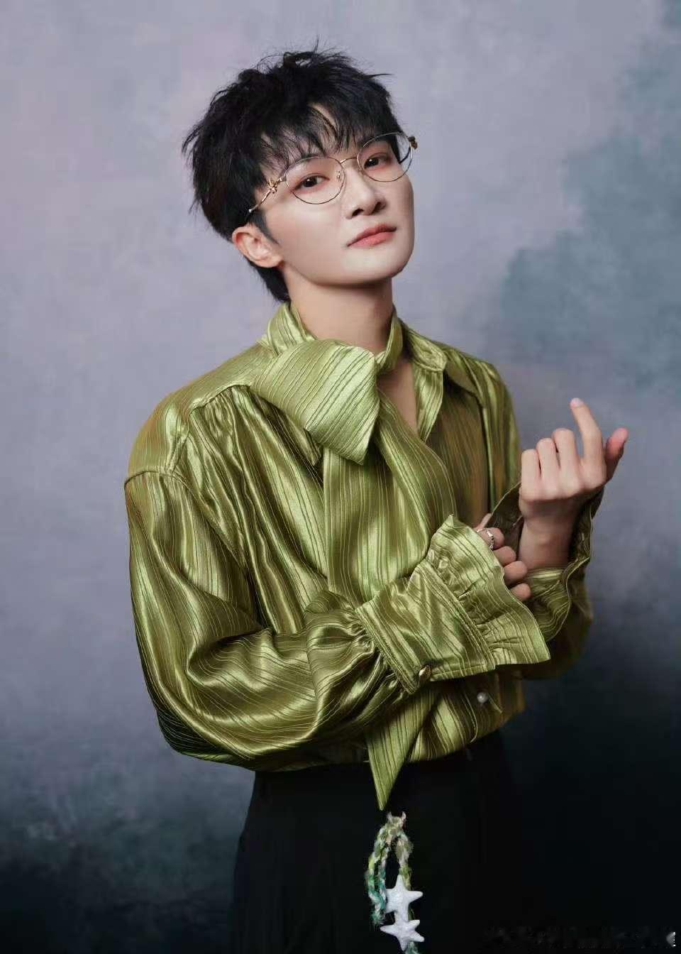 周深听完才发现没伴奏谁能拒绝周深的无伴奏《时差》？自带混响的嗓音太绝，初听竟没发